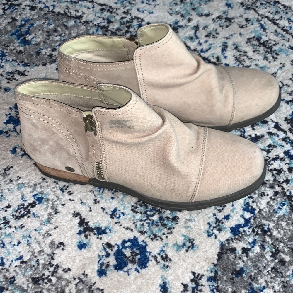 Sorel women’s booties size 9